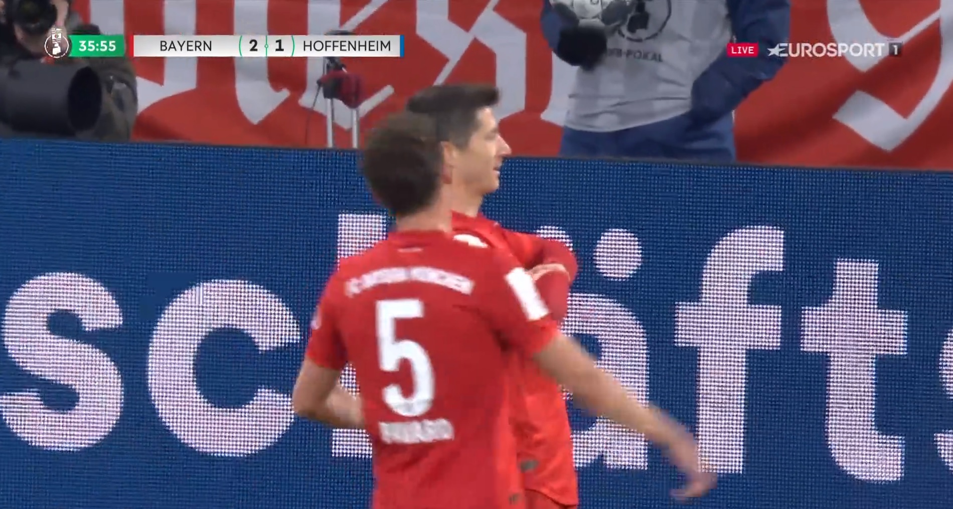 Dwie bramki Roberta Lewandowskiego w Pucharze Niemiec. Siedem goli w Monachium i awans Bayernu [WIDEO]