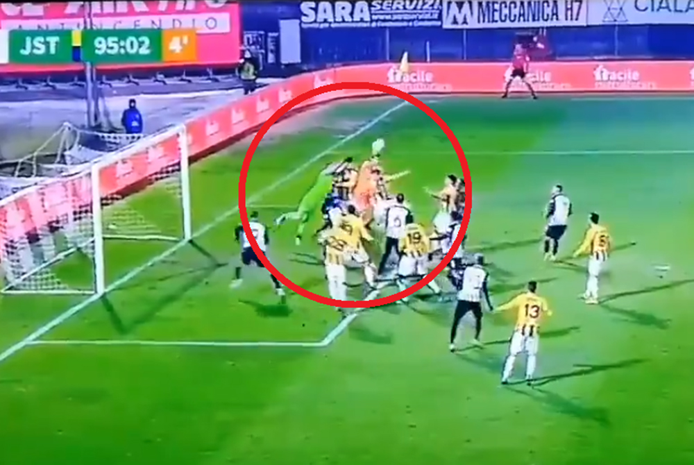 Niezwykły gol w Serie B. Bramkarz doprowadził do remisu w 95. minucie! [WIDEO]