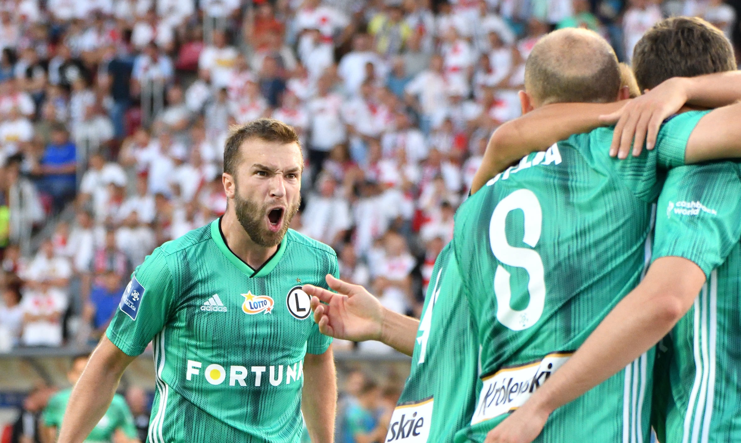 Legia wróciła z dalekiej podróży i pokonała ŁKS. Gol 18-letniego Macieja Rosołka [WIDEO]