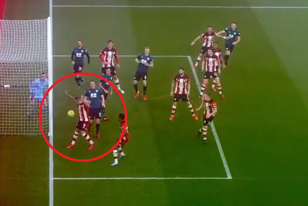 Gol z rzutu rożnego w Premier League! Fatalne zachowanie piłkarza Southampton [WIDEO]