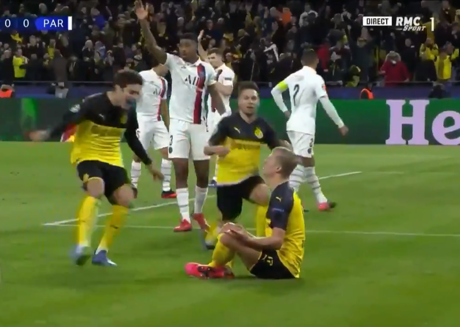 Erling Braut Haaland znów zadziwia! Jego dwie bramki dały Borussii Dortmund zwycięstwo z PSG [WIDEO]