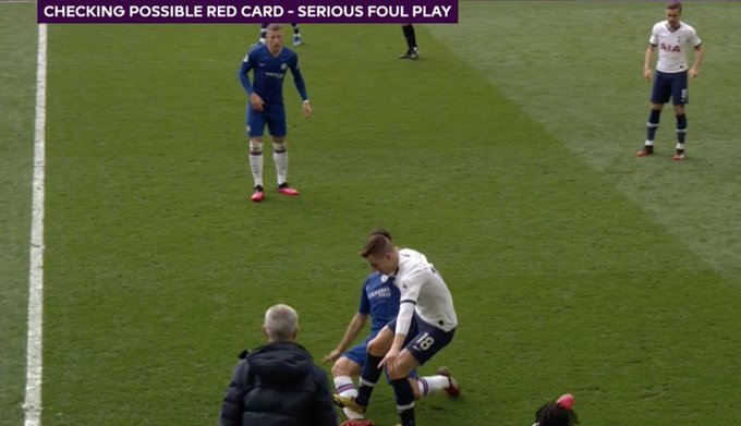 Skandaliczny faul Lo Celso w hicie Premier League. Argentyńczyk nie dostał nawet żółtej kartki! [WIDEO]
