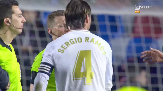 Sergio Ramos zaatakował sędziego. "Pewne decyzje wydają się celowe. Zapytałem go, czy ma coś do mnie"