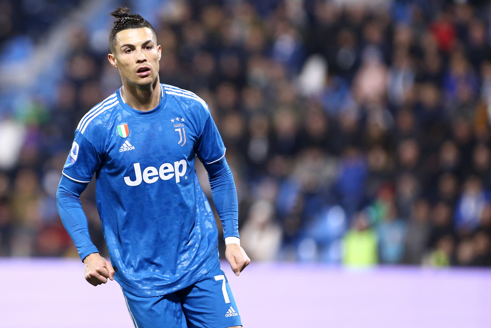 Cristiano Ronaldo był wściekły. Kolejny kibic przerwał mecz, by zrobić sobie z nim zdjęcie [WIDEO]
