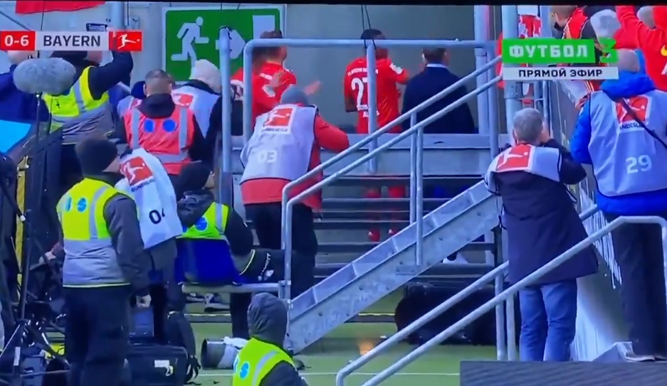 Przerwany mecz Bayernu z Hoffenheim. Wściekłość Flicka na kibiców, niesamowita manifestacja piłkarzy [WIDEO]