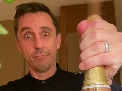 Legenda Manchesteru United z szampanem po porażce Liverpoolu. Lineker: To największy sukces Arsenalu [WIDEO]