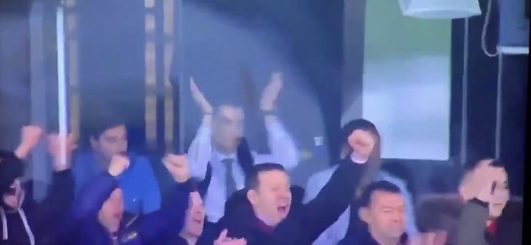 Cristiano Ronaldo z trybun obserwował El Clasico. Tak Portugalczyk zareagował na gola Viniciusa [WIDEO]