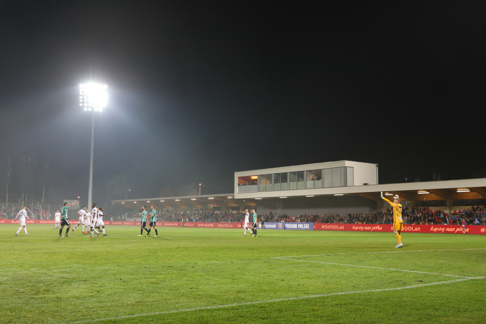 Fortuna 1 Liga wróciła do gry. Puszcza Niepołomice zwycięża w pierwszym meczu
