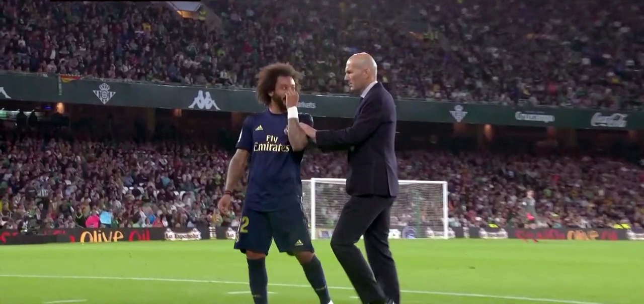 Real Madryt zawiódł na całej linii w Sewilli. Były gracz FC Barcelony dobił "Królewskich" [WIDEO]