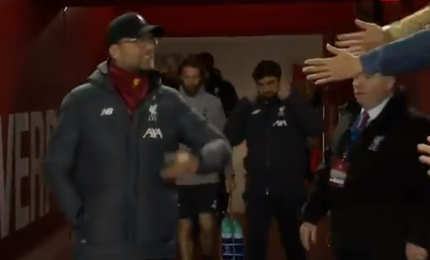 Jurgen Klopp ostro zareagował wobec kibiców Liverpoolu, którzy chcieli przybić z nim piątkę [WIDEO]