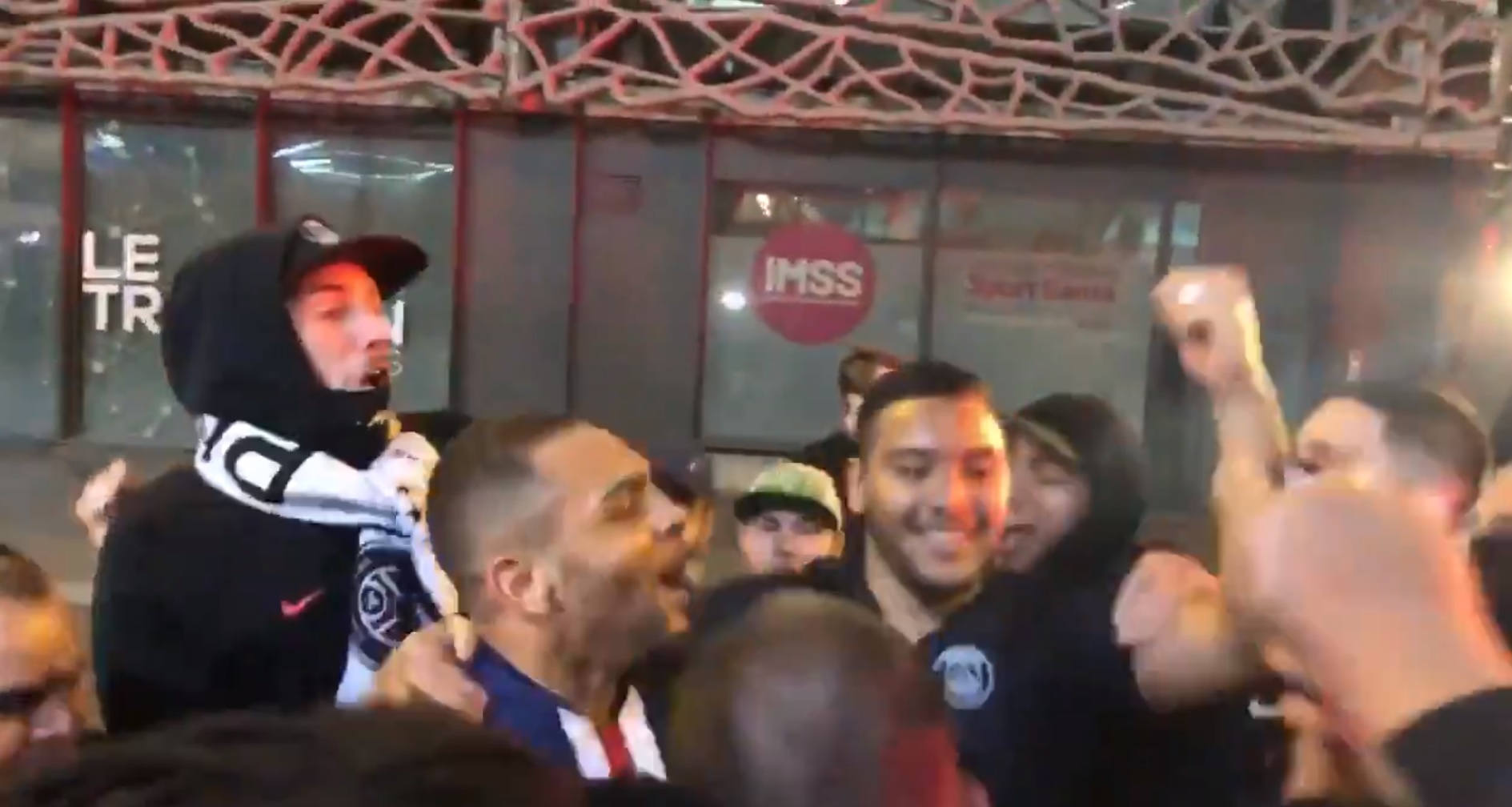 Nietypowa radość piłkarzy PSG. Znów nabijali się z Haalanda, nieodpowiedzialne zachowanie Kurzawy [WIDEO]