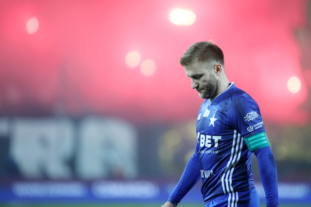 Ekstraklasa na drodze do ligi bankrutów. Nad futbolem zbierają się czarne chmury