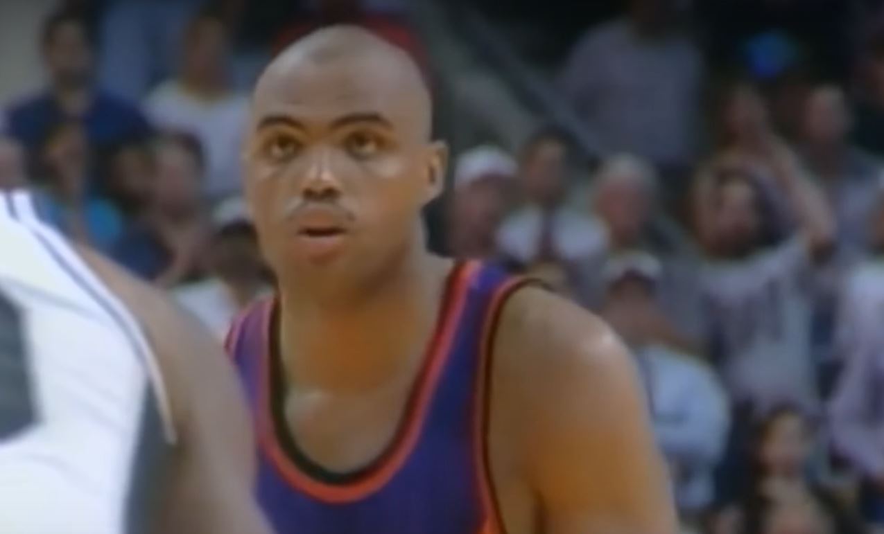 Rzucał ludźmi przez restauracyjne witryny i definiował świat dowcipem. Wszystkie twarze Charlesa Barkleya