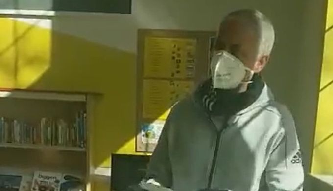 Jose Mourinho osobiście włączył się do pomocy. Tak szkoleniowiec walczy z pandemią koronawirusa [WIDEO]