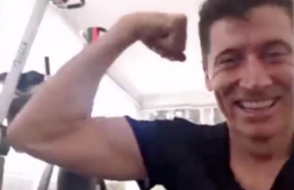 Robert Lewandowski pokazał "cyber trening" Bayernu Monachium. "Cieszymy się, że możemy być razem" [WIDEO]