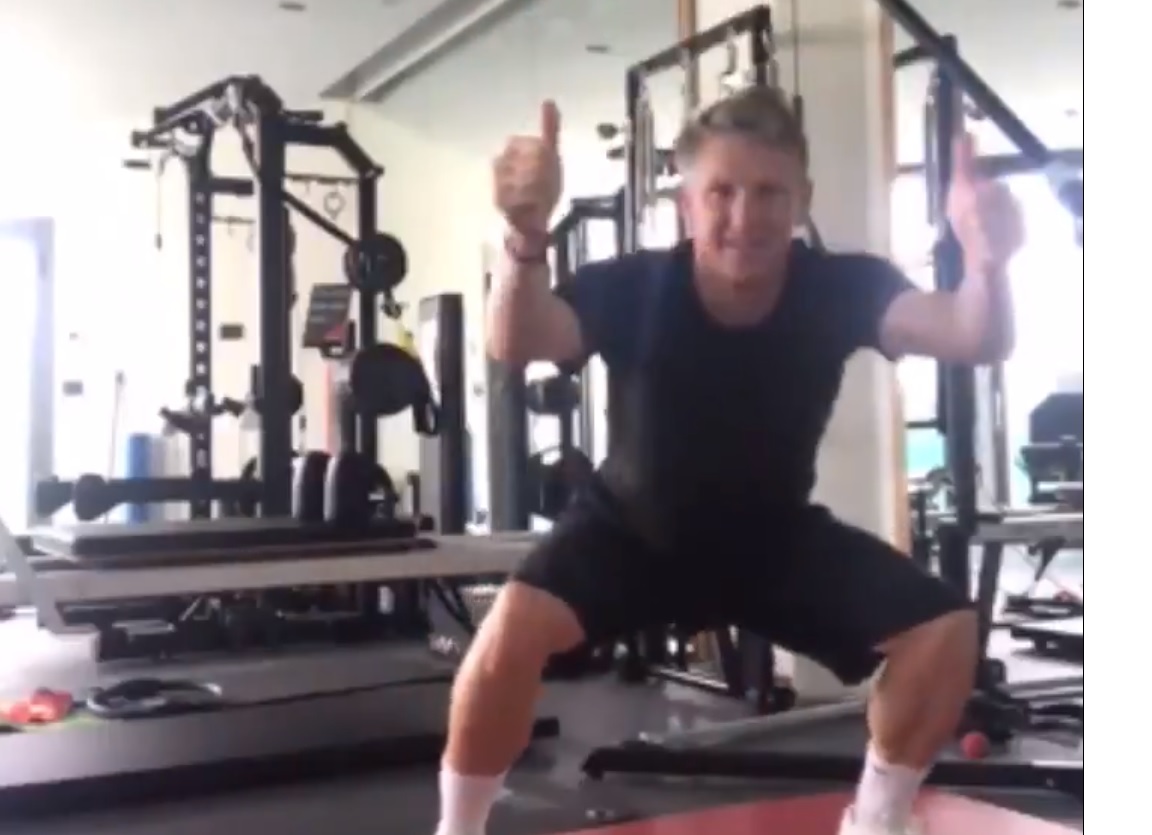 Schweinsteiger i Robben trenują z Bayernem Monachium. Byli piłkarze motywują kolegów z drużyny [WIDEO]