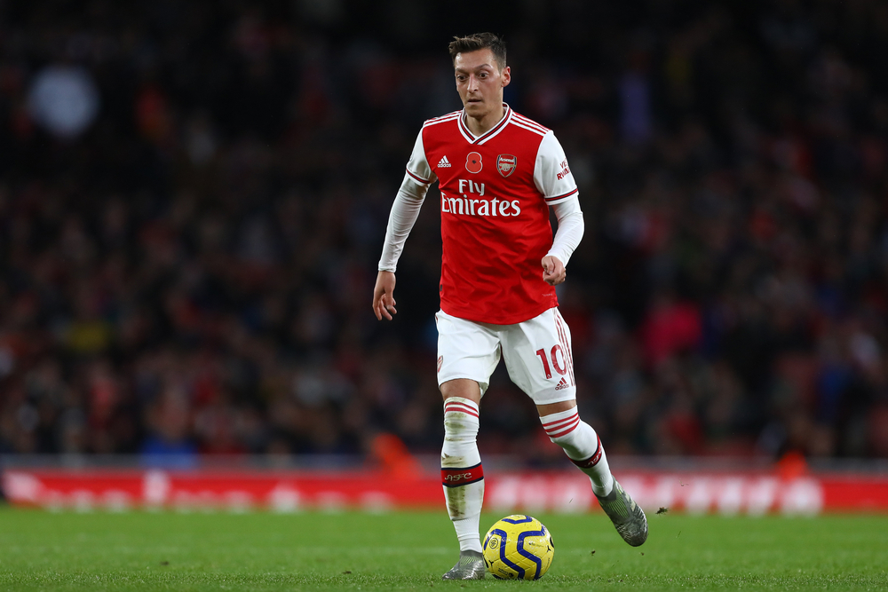 Legenda Arsenalu krytykuje szefów klubu. "Ozil zrobił z nich głupków. Nie wiedzą, co to klasa"