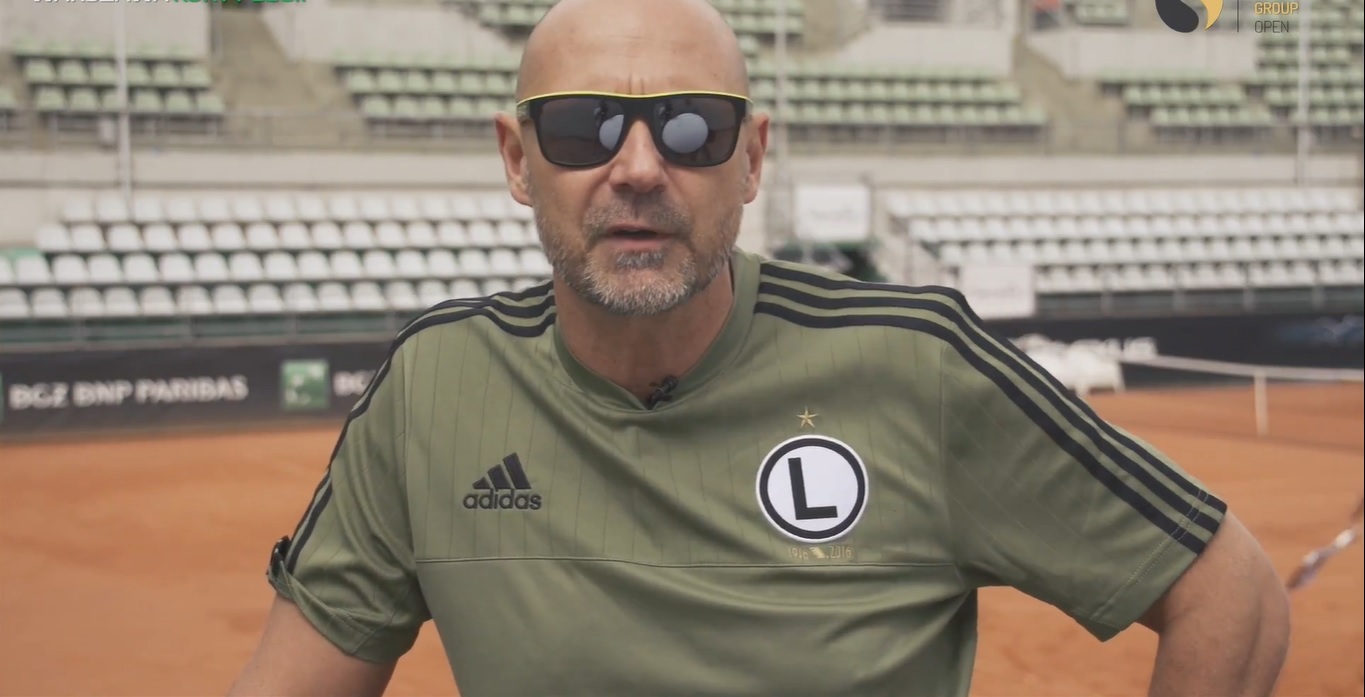 Gigantyczna wpadka polskiego komentatora na antenie. "Sku***syn jeden, pier***ony. Siedzi tam i śpi"