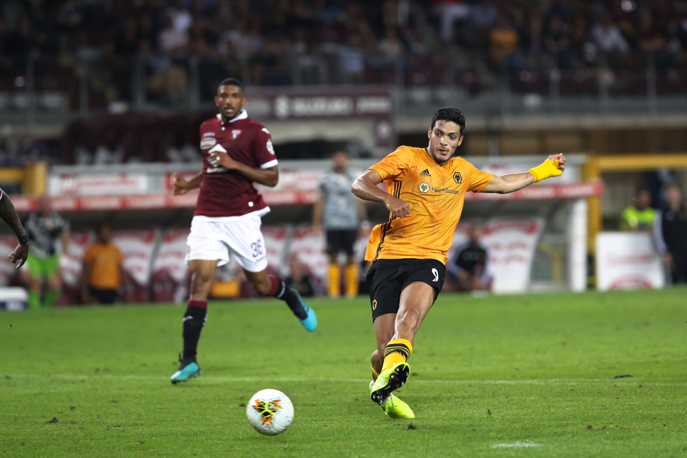 Media: Raul Jimenez może zastąpić Douglasa Costę w Juventusie