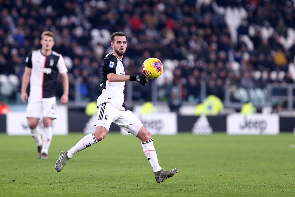 Miralem Pjanić odrzucił ofertę PSG. Woli zarabiać mniej, ale grać w Barcelonie