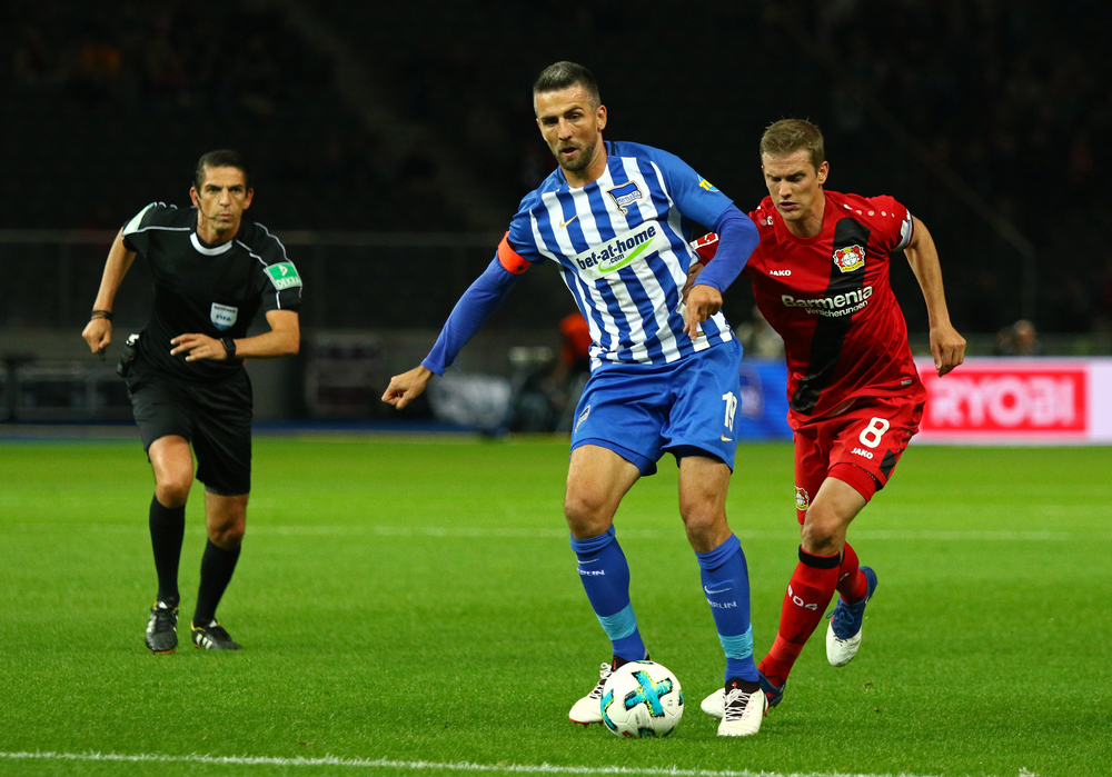 Chował się w dziurze na wojnie, a później został gwiazdą Bundesligi. 35-latek, który posadził Piątka na ławce 