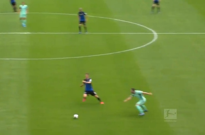 Koszmarny błąd obrońcy Hoffenheim. Piłkarz Paderborn kapitalnie wykorzystał szansę [WIDEO]