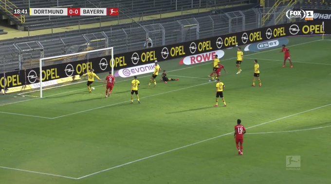 Łukasz Piszczek bohaterem Borussii w meczu z Bayernem! "Może przedłużyć kontrakt i stanąć na bramce" [WIDEO]