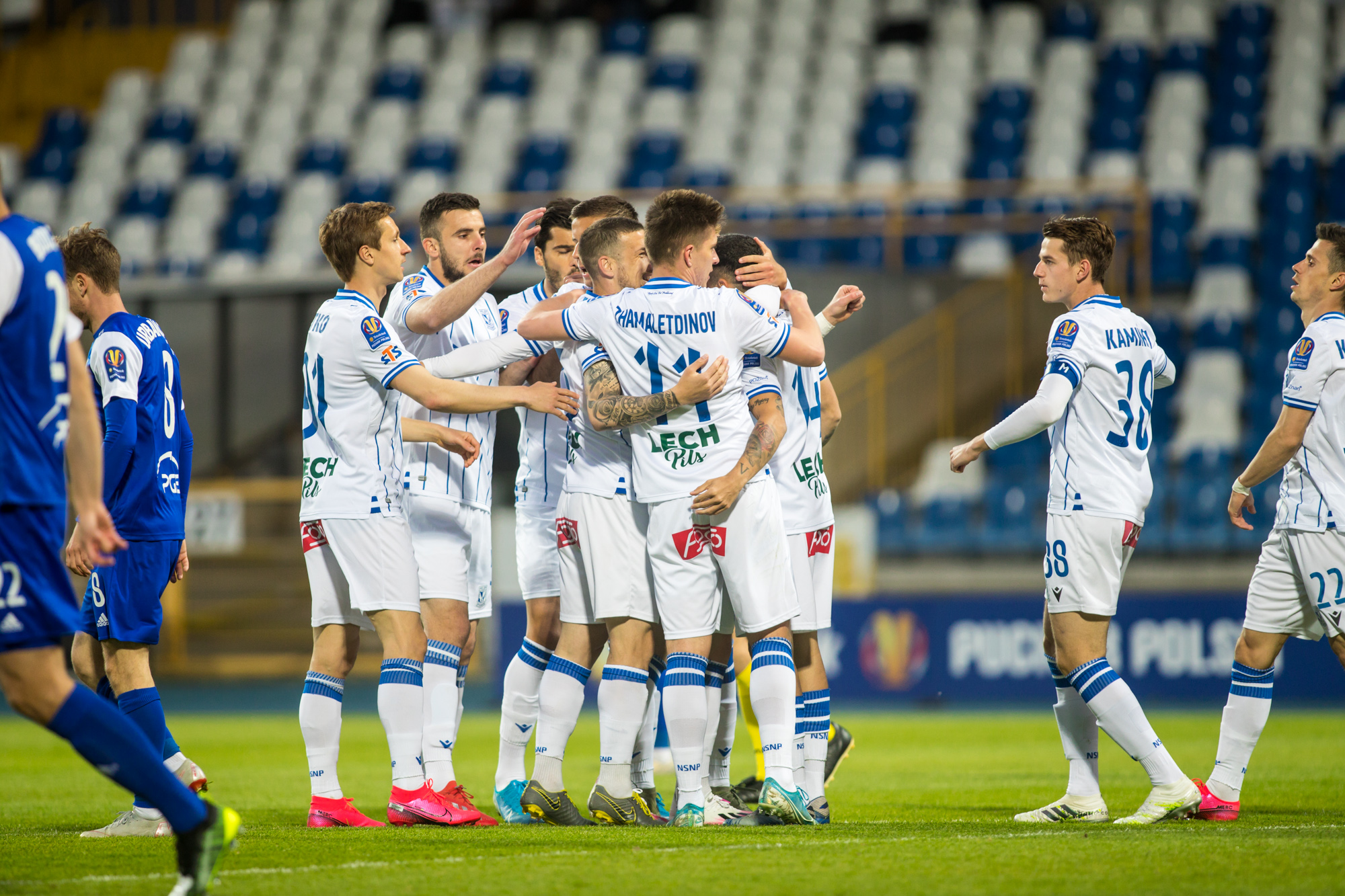 Składy na mecz Lech Poznań - Legia Warszawa. Dariusz Żuraw i Aleksandar Vuković odkryli karty