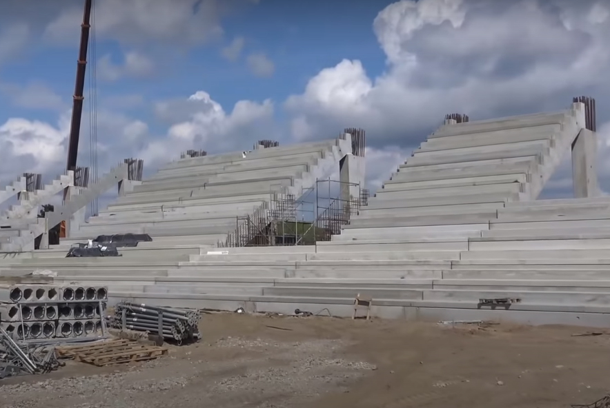 Fuszerka na budowie stadionu w Radomiu. Trzeba rozebrać nowo wybudowaną trybunę