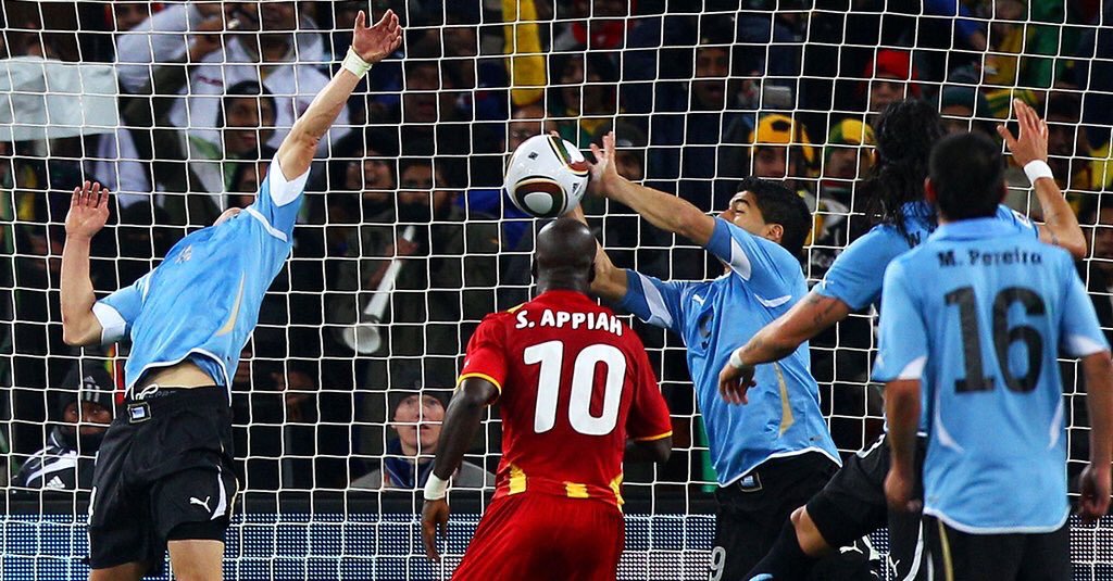 "Mała ręka Boga". Jak Luis Suarez został bohaterem narodowym Urugwaju