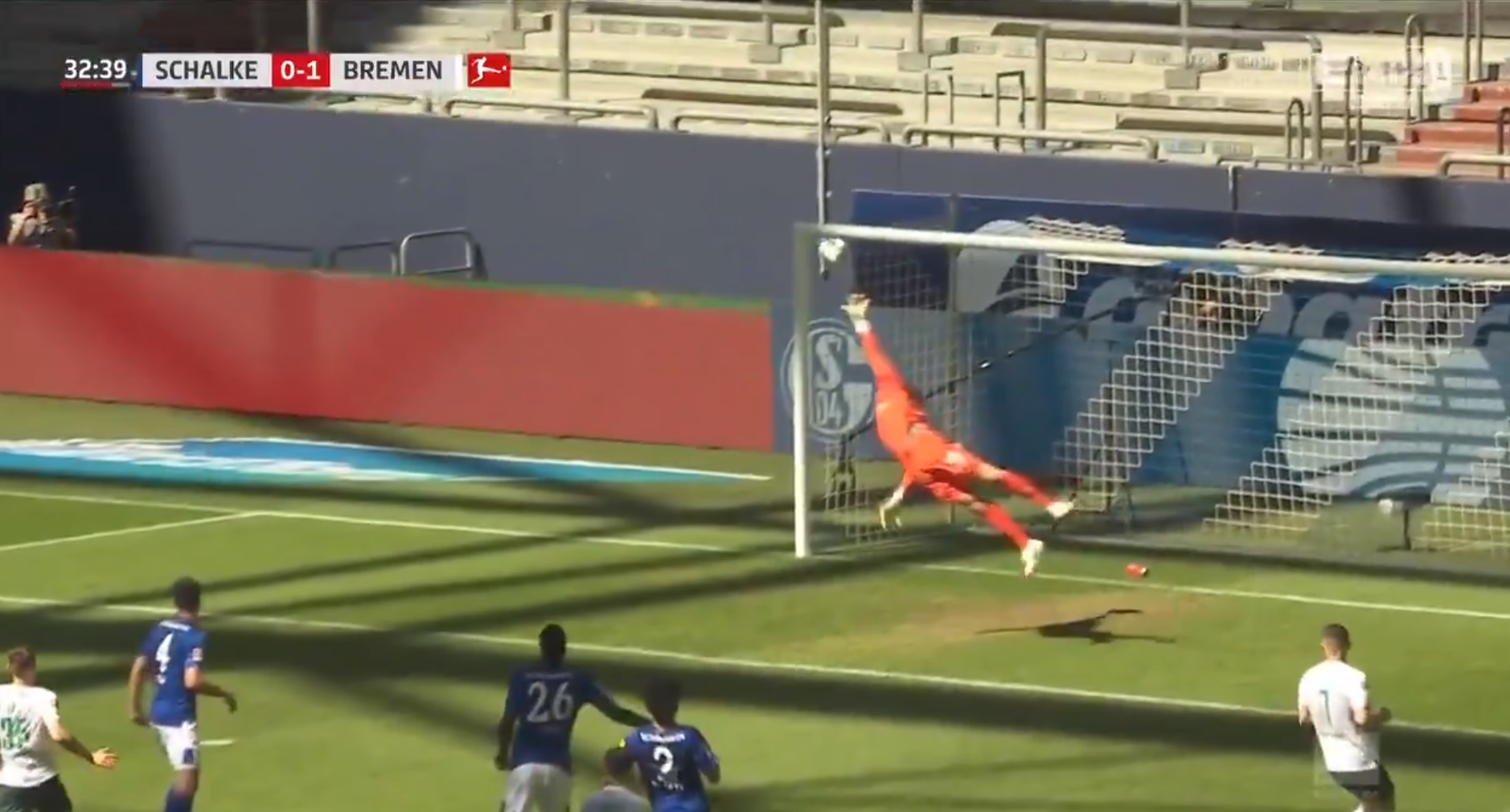 Powrót Alexandra Nuebela nie pomógł Schalke. Kolejna porażka, przepiękny gol Bittencourta [WIDEO]