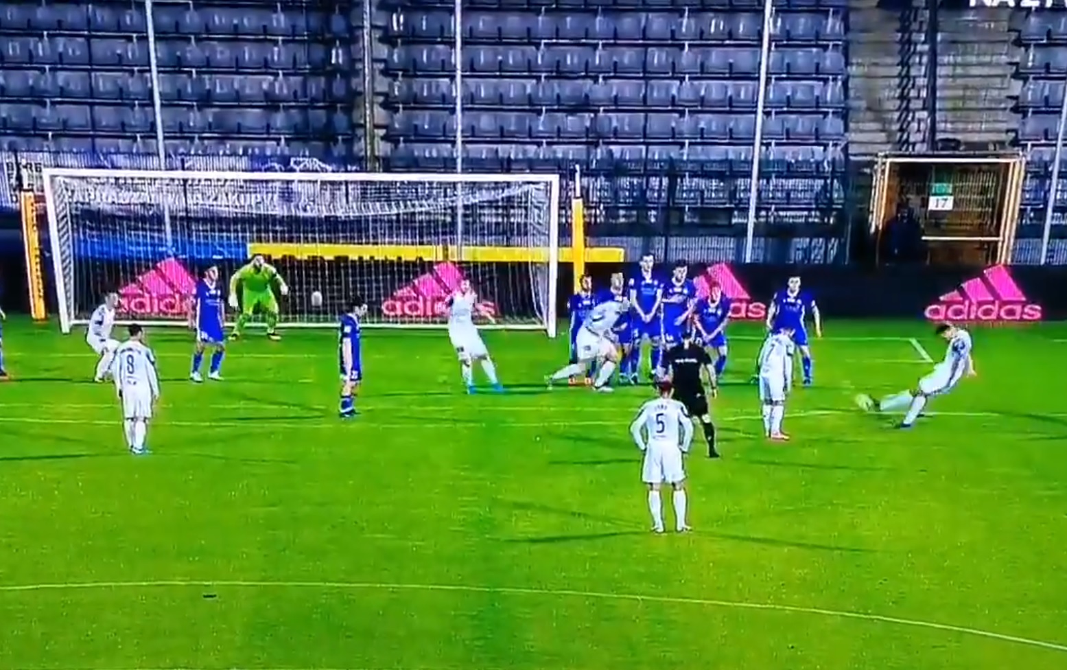 Stal Mielec nowym liderem Fortuna 1 Ligi. Piękny gol Michała Żyry z rzutu wolnego [WIDEO]