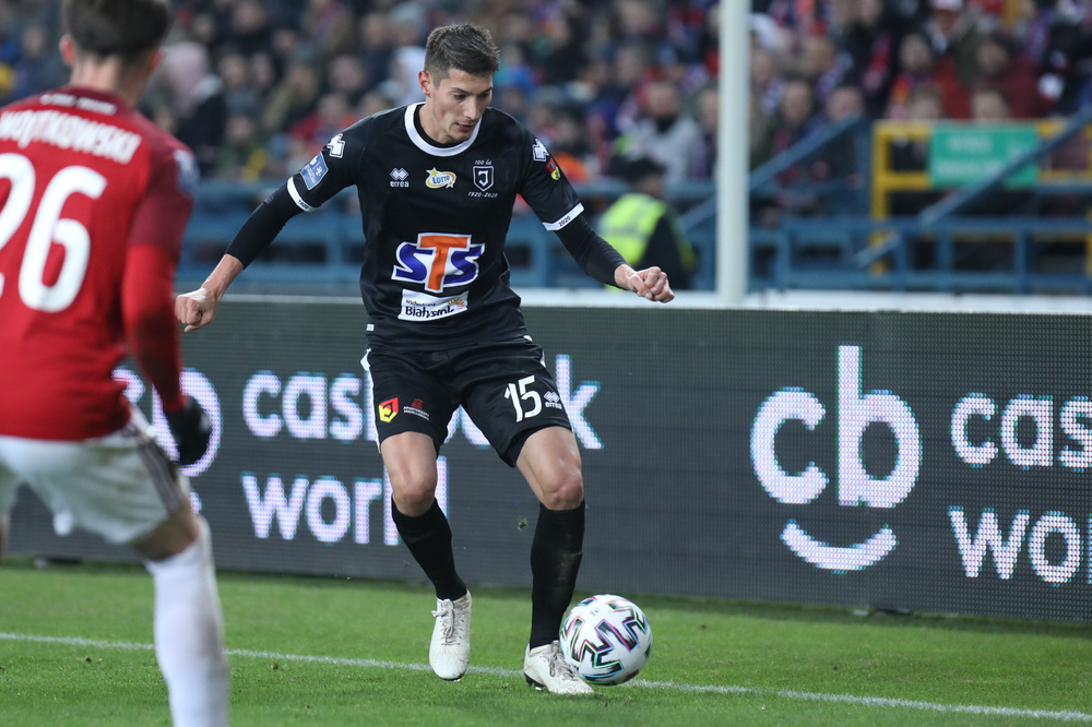 Zoran Arsenić wypożyczony na rok. Stoper zagra w swojej ojczyźnie