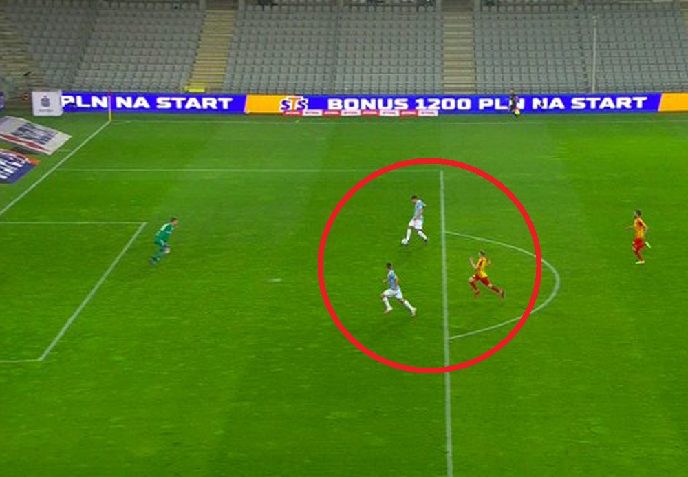 Takie rzeczy tylko w Ekstraklasie. Kuriozalny spalony piłkarzy Piasta Gliwice [WIDEO]