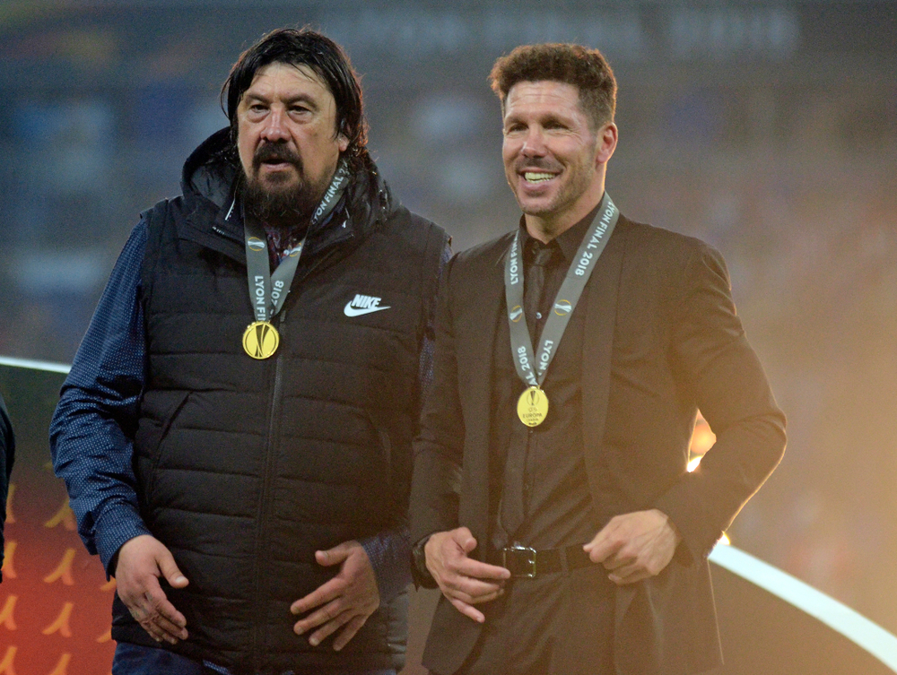 "Małpa" wychodzi z klatki. Przyboczny generał Simeone bił się z sędziami i groził Mourinho