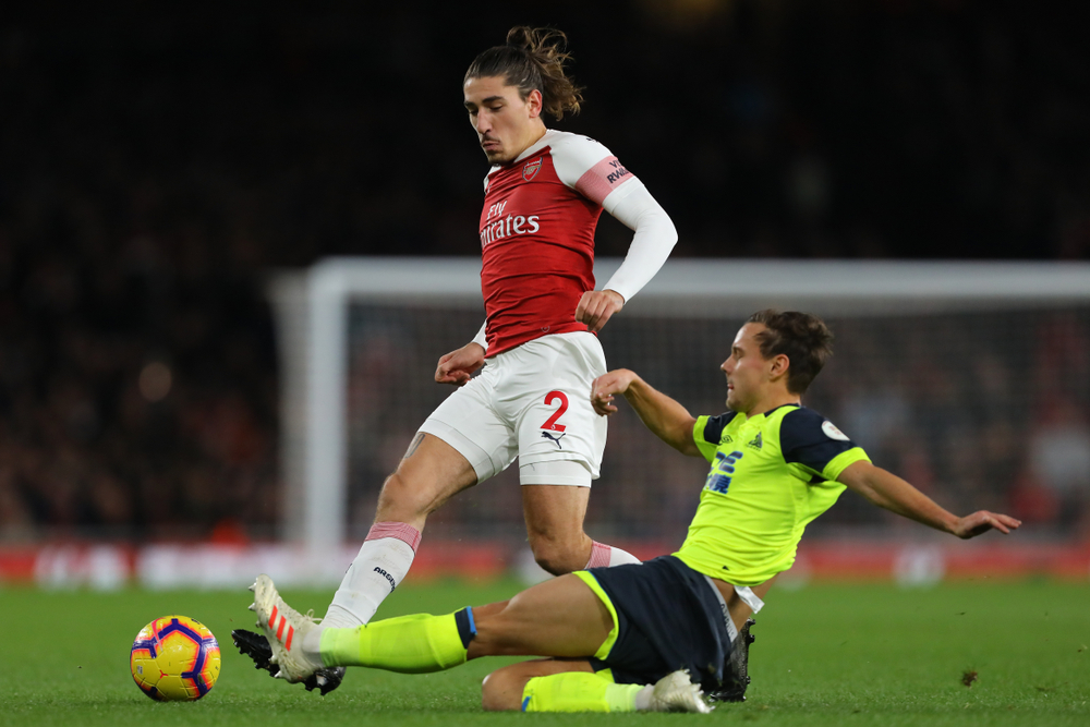 Obrońca Arsenalu wraca do La Liga. Transfer "potwierdza" sam... Wojciech Kowalczyk