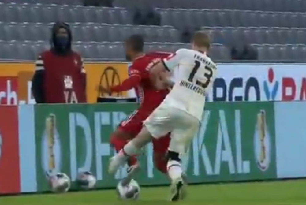 Absurdalne słowa piłkarza Eintrachtu. Robert Lewandowski jako wymówka po bezmyślnym zachowaniu