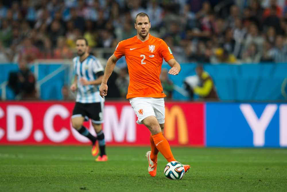 Ron Vlaar zostanie na dłużej w AZ Alkmaar