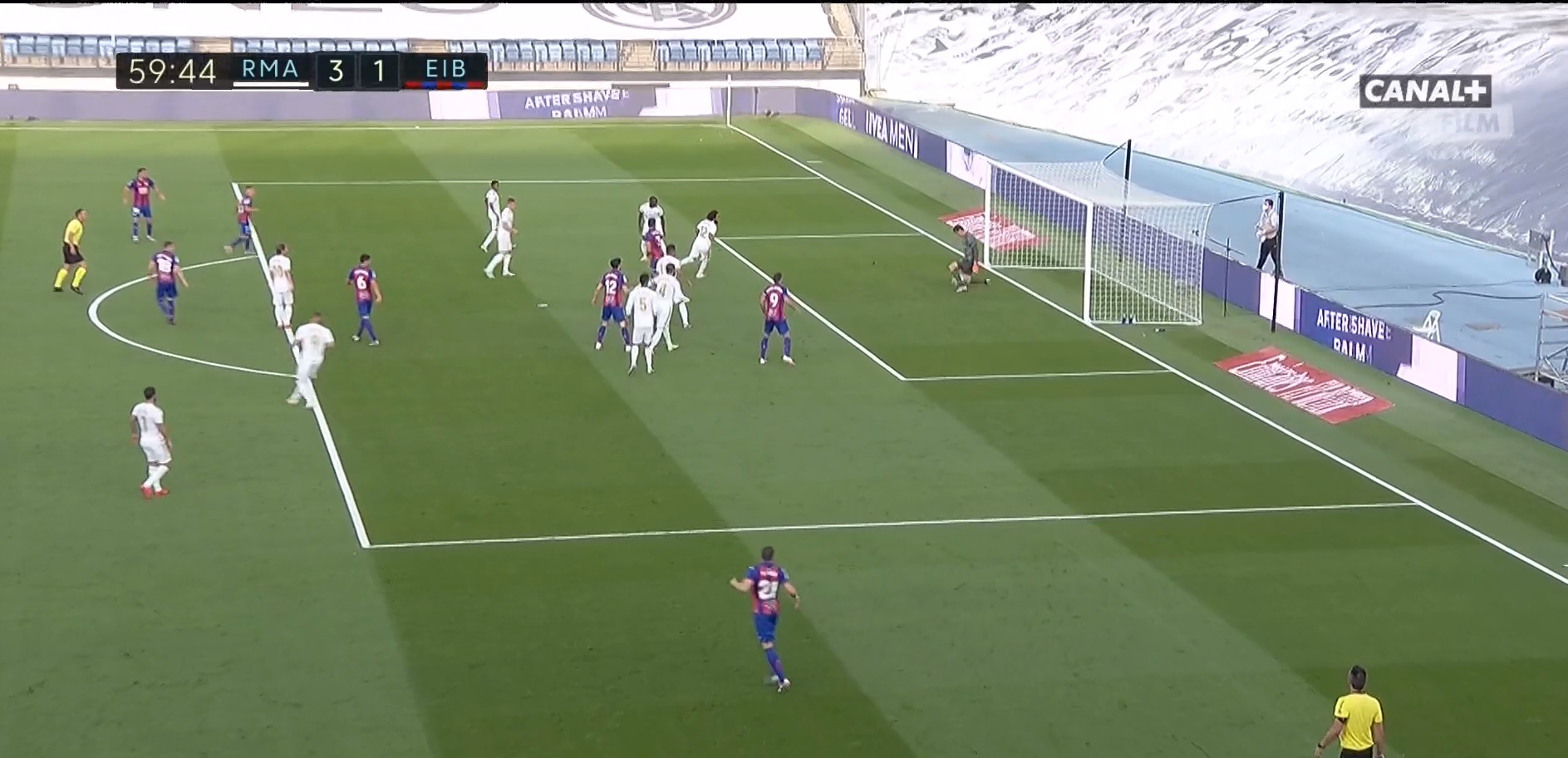 Real Madryt goni FC Barcelonę! Thibaut Courtois zawalił gola, ale "Królewscy" spokojnie wygrali [WIDEO]