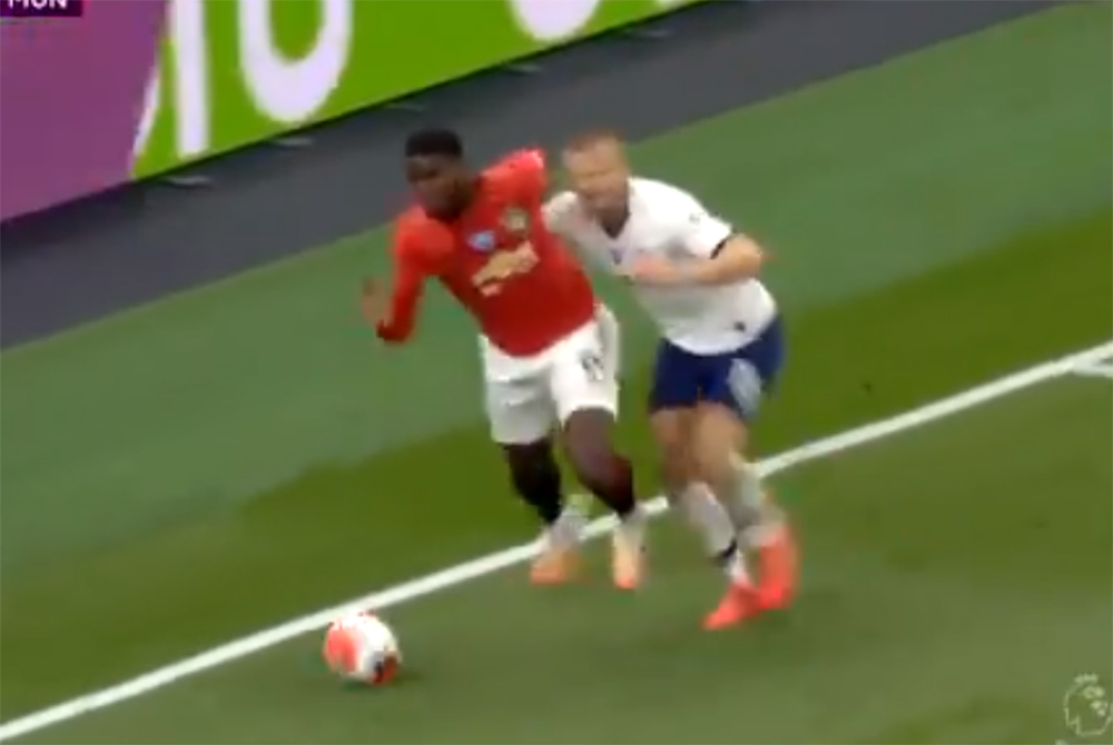 Jose Mourinho kpi z karnego dla Manchesteru United. "Paul Pogba wykonał swoją pracę" [WIDEO]