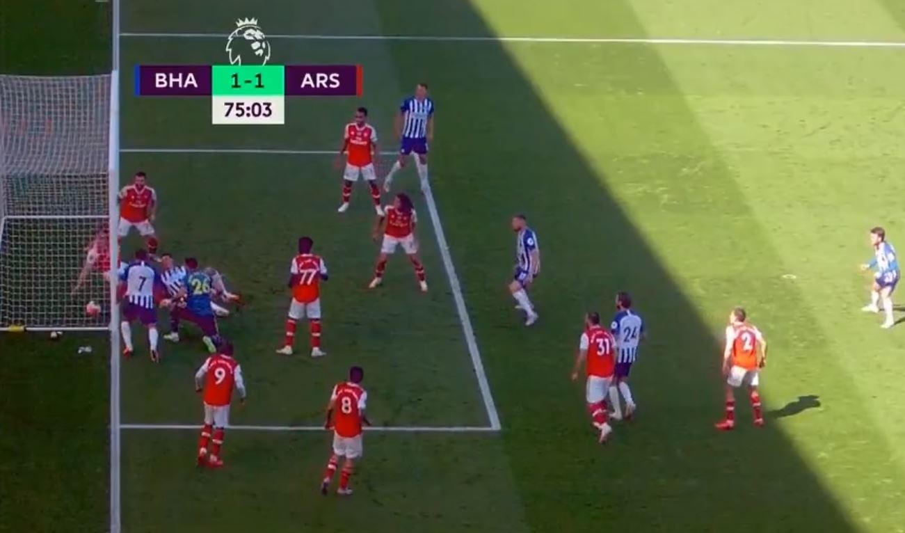 Arsenal znów stracił punkty po kabarecie w obronie. "Kanonierzy" przegrali przez gola w 95. minucie! [WIDEO]