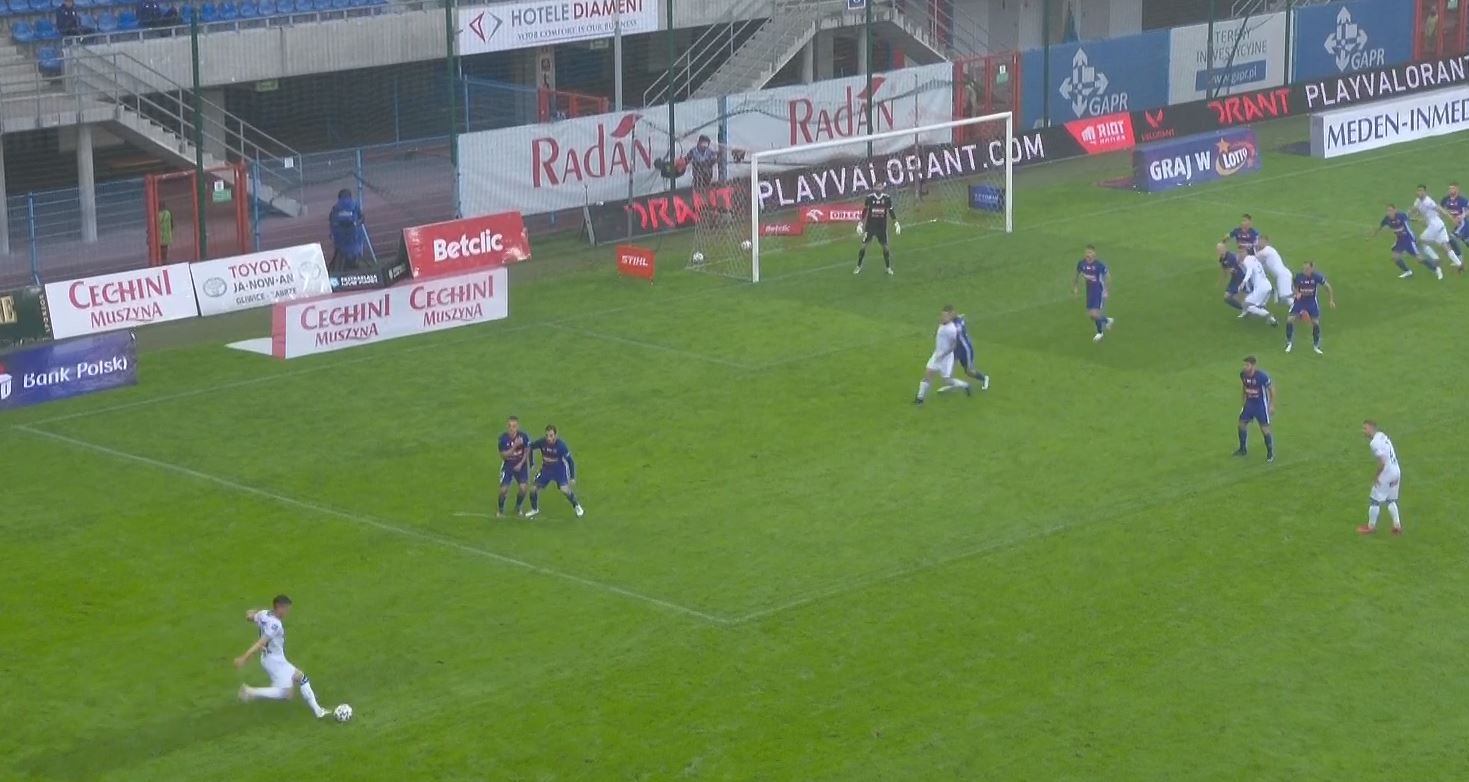 Piękny gol Jakuba Modera z rzutu wolnego pogrążył Piasta Gliwice! Lech Poznań wygrał w dziesiątkę [WIDEO]