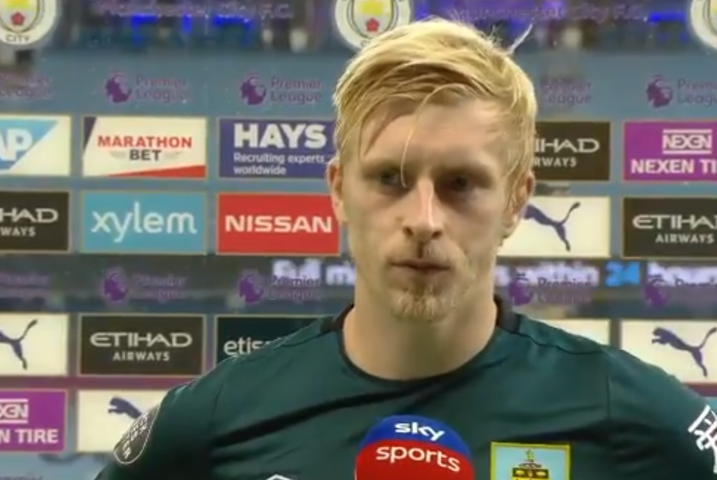 Samolot z kontrowersyjnym transparentem nad stadionem Manchesteru City. Ostre słowa kapitana Burnley [ZDJĘCIE]