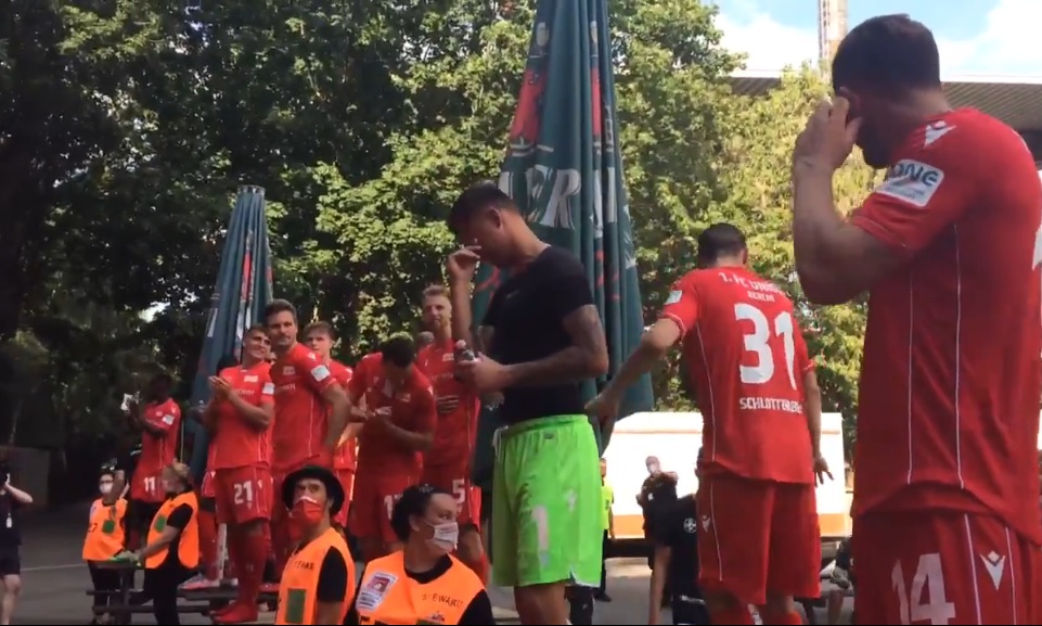 Wzruszenie Rafała Gikiewicza. Łzy Polaka po ostatnim meczu w barwach Unionu [WIDEO]
