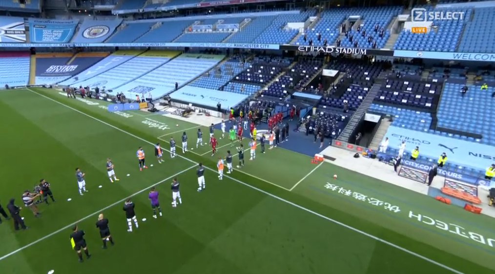 Manchester City zrobił szpaler dla Liverpoolu. Nie obyło się bez zgrzytów [WIDEO]