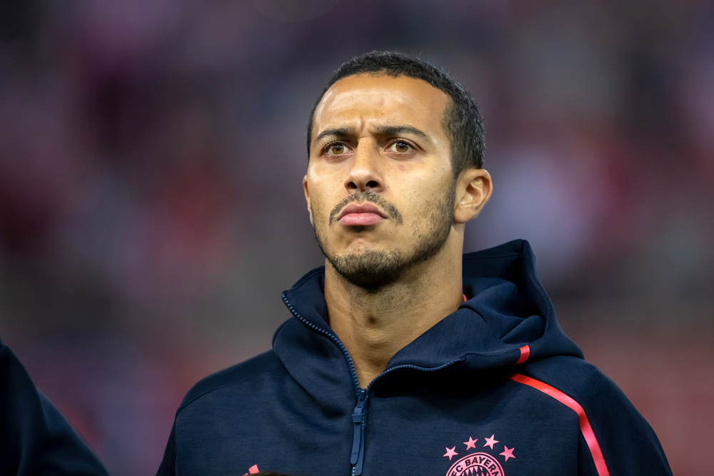 Bild: Bayern Monachium obniżył cenę za Thiago Alcantarę. Transfer coraz bardziej prawdopodobny