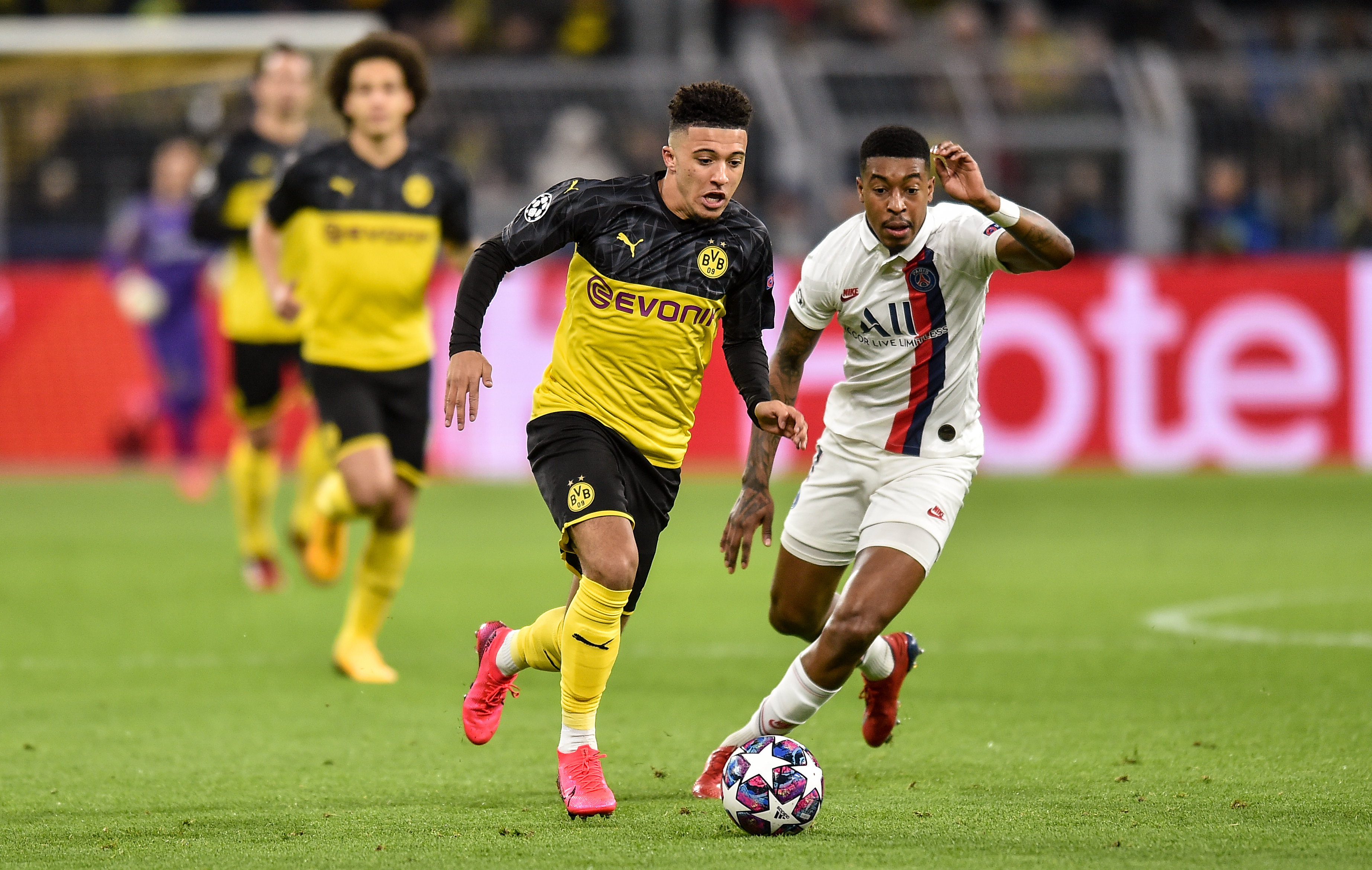 Media: Jadon Sancho ustalił warunki kontraktu z Manchesterem United. Wielkie pieniądze dla skrzydłowego