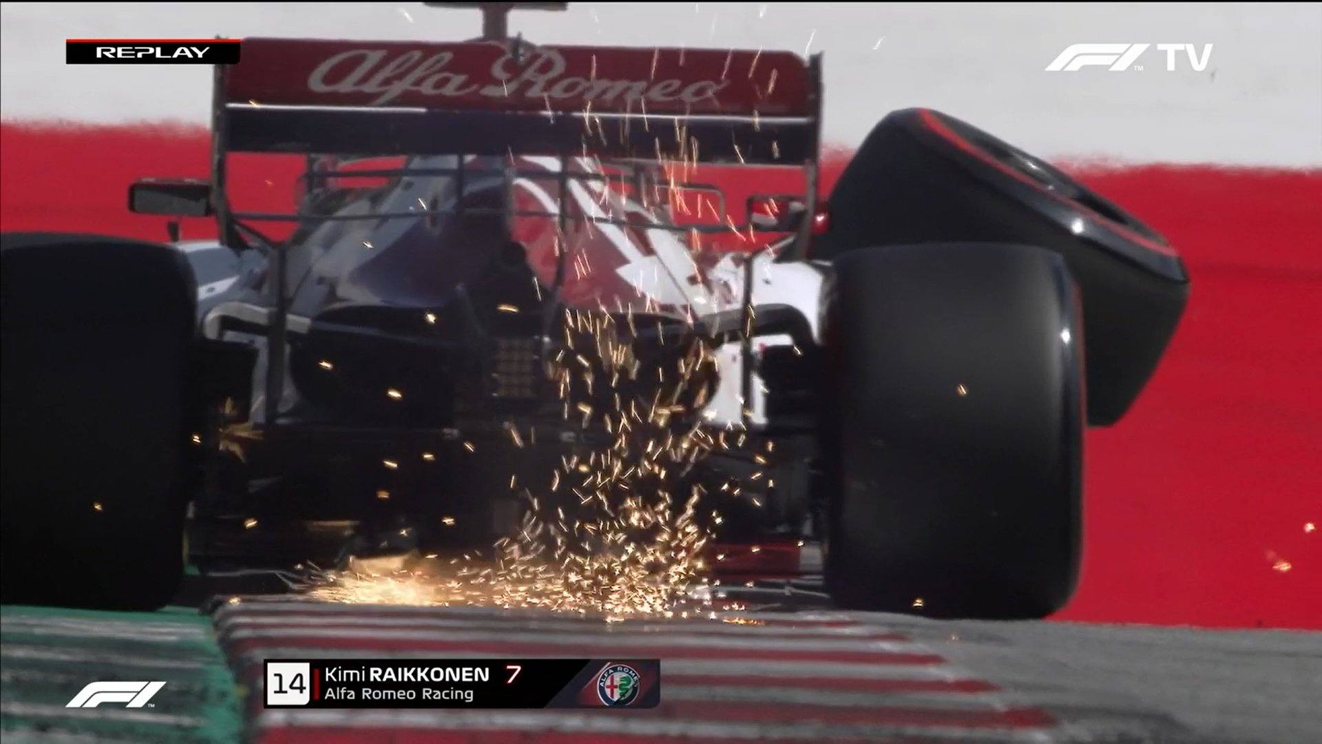 Valtteri Bottas wygrał Grand Prix Austrii. Kimi Raikkonen stracił oponę w czasie jazdy [WIDEO]