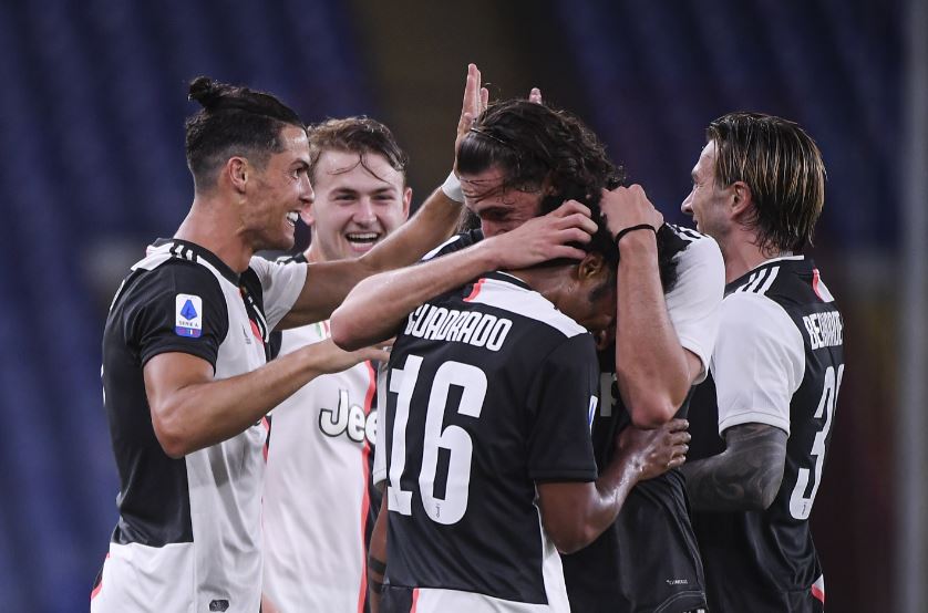 Ojciec chrzestny "Starej Damy" i teatr absurdów na San Siro. Jak Milan oddał panowanie we Włoszech Juventusowi