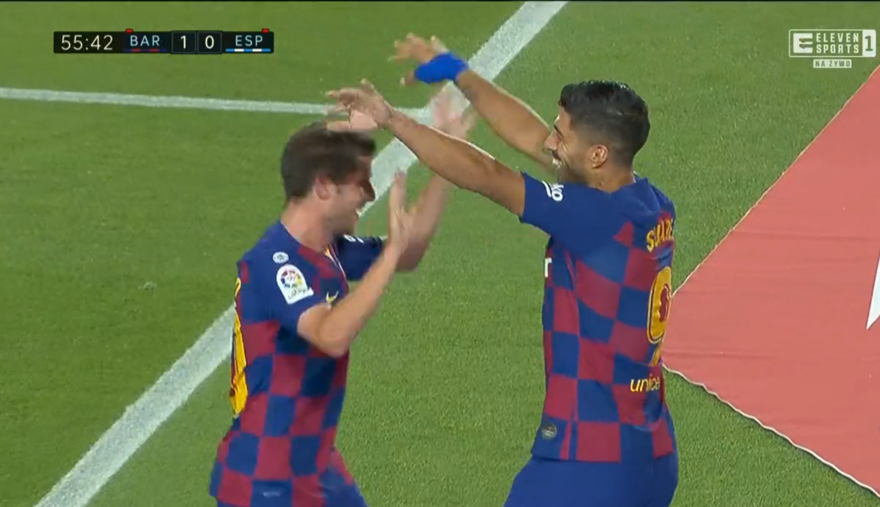FC Barcelona wciąż trzyma kontakt z Realem. Gol Luisa Suareza, Ansu Fati wyleciał po pięciu minutach [WIDEO]